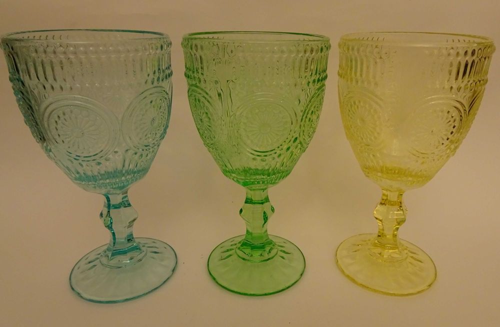 Zestaw szklanych wielobarwnych kieliszków 3 szt, pucharki, kielichy