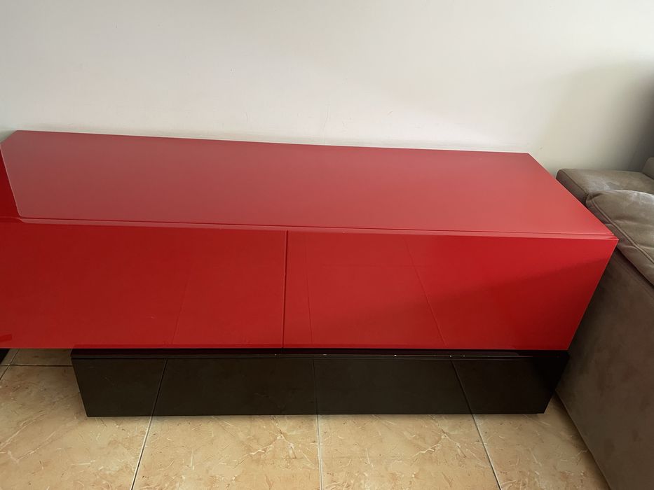 Móvel suspenso vermelho alto brilho – moderno e elegante