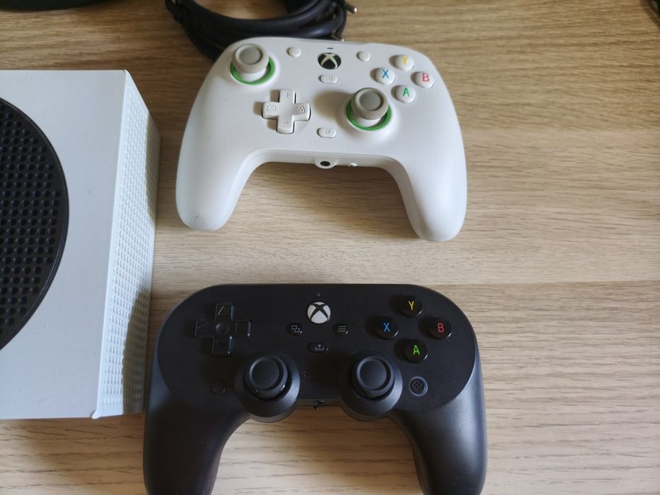 Xbox Series S + Comandos