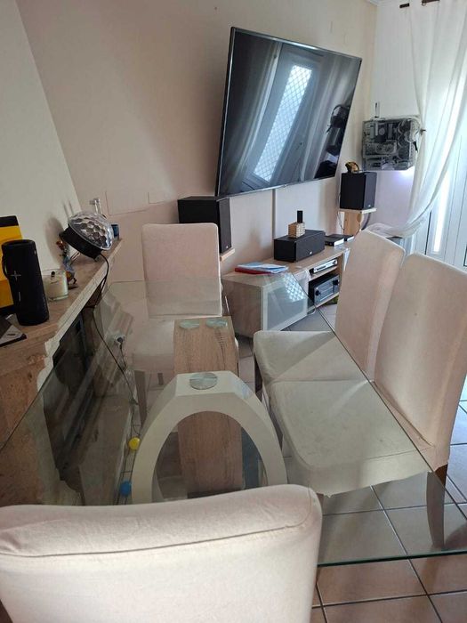 Conjunto Mesa de Jantar Moderna em Vidro (Conforama) + 4 Cadeiras IKEA