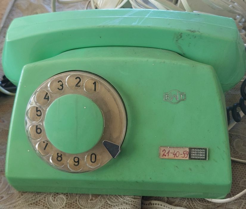 Aparat telefoniczny stacjonarny z czasów PRL