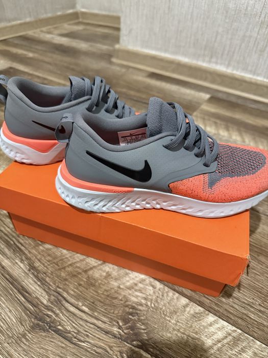 Кросівки жіночі Nike