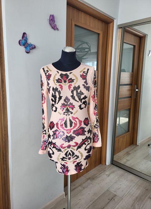 Sukienka z cekinkami blyszczaca Missguided