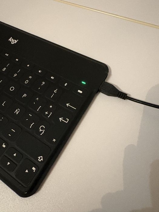 Teclado Logitech Keys-to-Go Bluetooth Preto