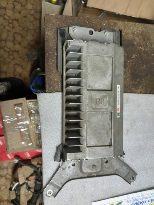 Усилитель звука JBL Toyota Land Cruiser 200 08-12 год.
