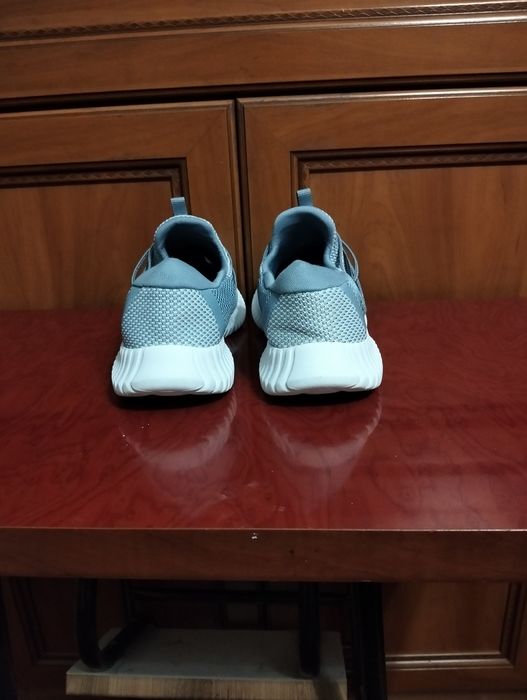 Взуття , кросівки Skechers