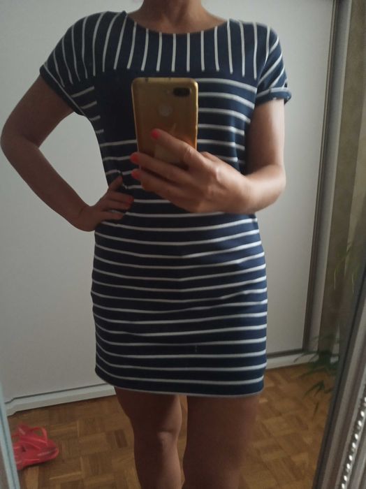 granatowa sukienka