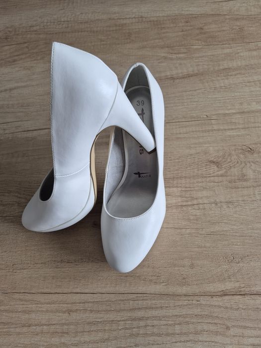 Sapatos brancos n.39 Tamaris