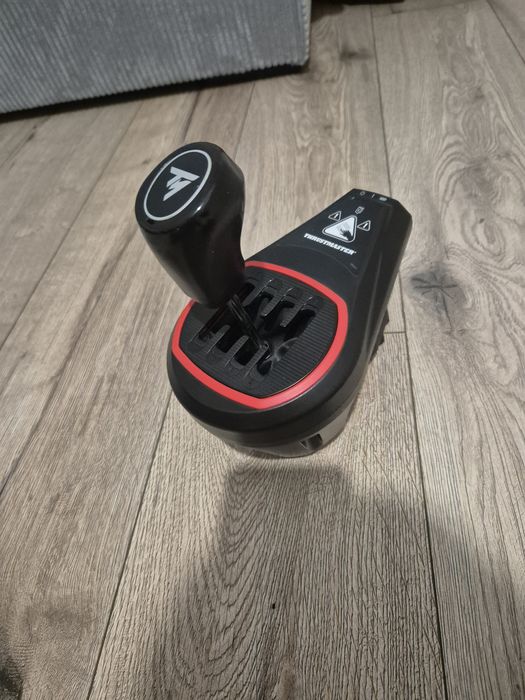 Skrzynia biegów sim racing. Thrustmaster th8s.
