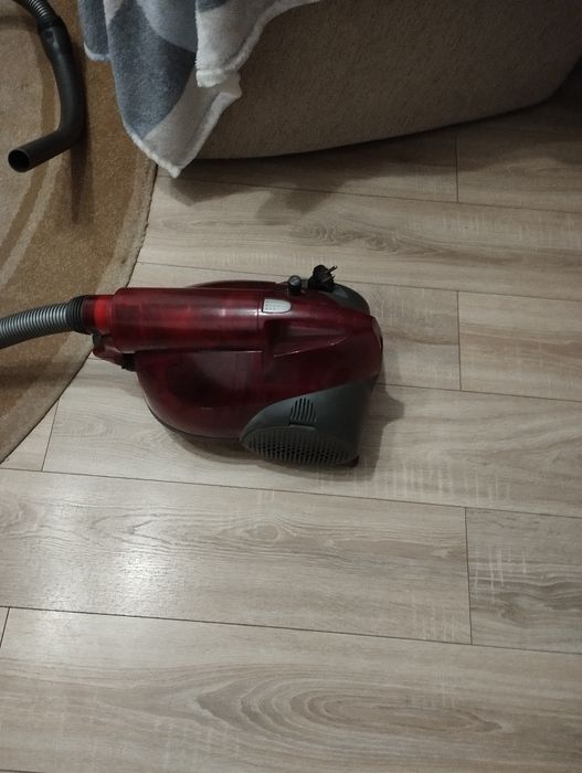 Пилосос в гарному стані повністю комплектний і справний.BOCHБ !!!