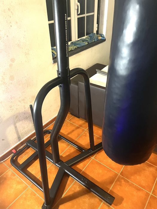 Suporte de boxe + saco de boxe