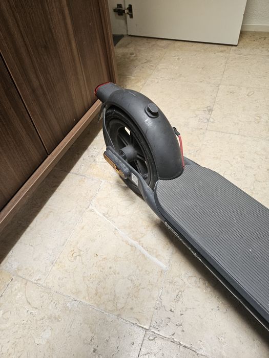 Trotinete Elétrica XIAOMI MI Electric 4 (Autonomia: 35km)