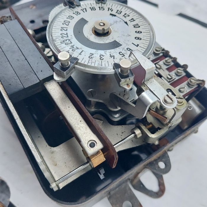 Stary Zegar sterujący prądu DDR Niemiecki  Berlin