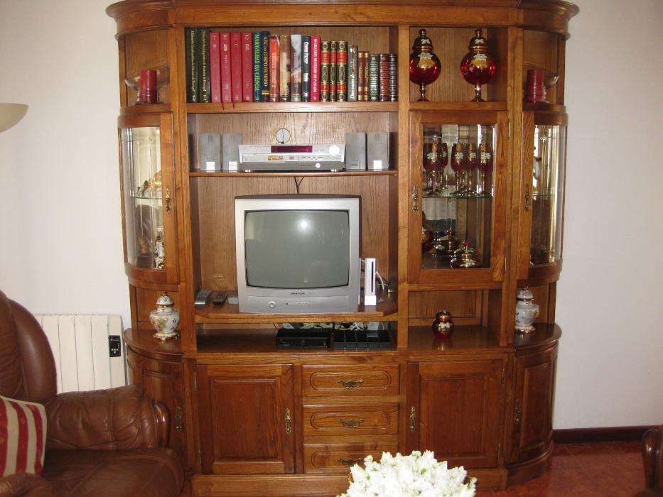 Móvel para Sala de Estar ou Jantar em Carvalho