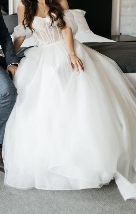 Весільні сукня А сілует