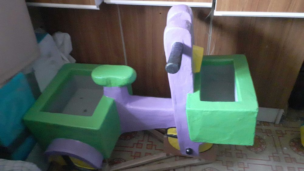 Artigos únicos em cimento e triciclo em cimento e triciclos de madeira