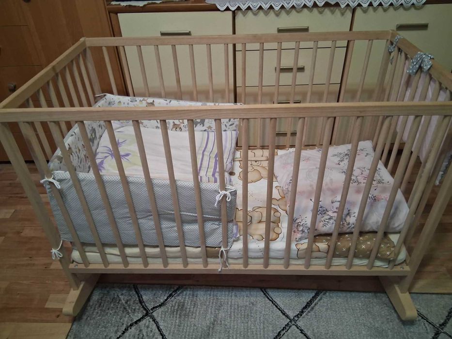 łóżeczko na biegunach