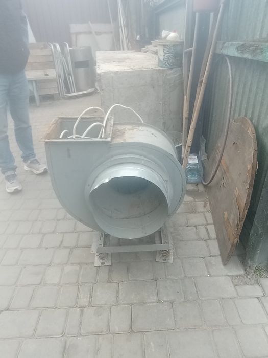 Вытяжки с двумя двигателями, асинхронных с улиткой,3фазные 750 и 370Вт