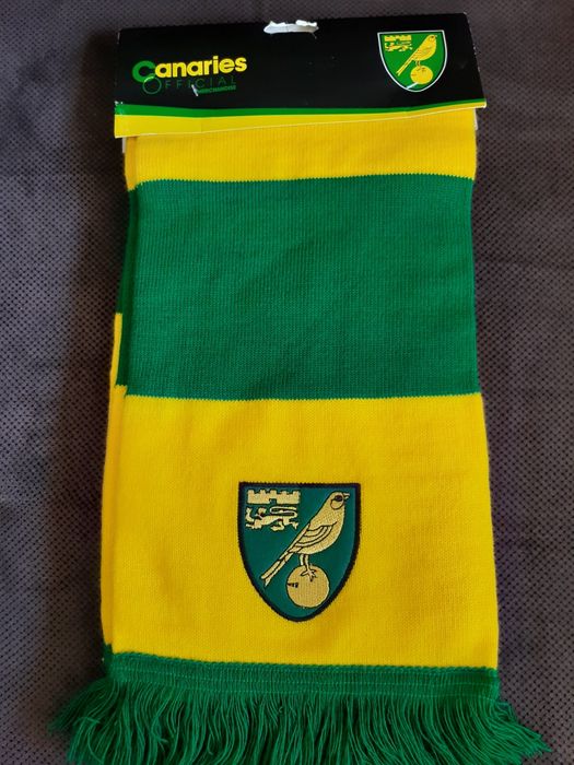 Nowe, dwa szaliki klubowe.