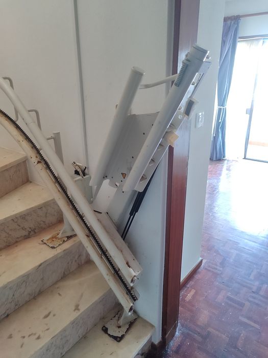 Elevador de escada 260 Sanox/Sarum possibilidade de entrega
