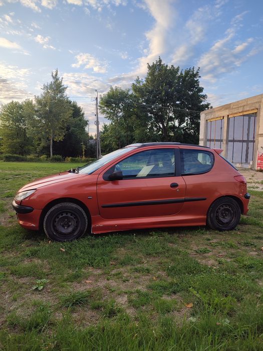 Peugeot 206 1,4 lpg  2000r 75KM 7lpg/100km 390tys