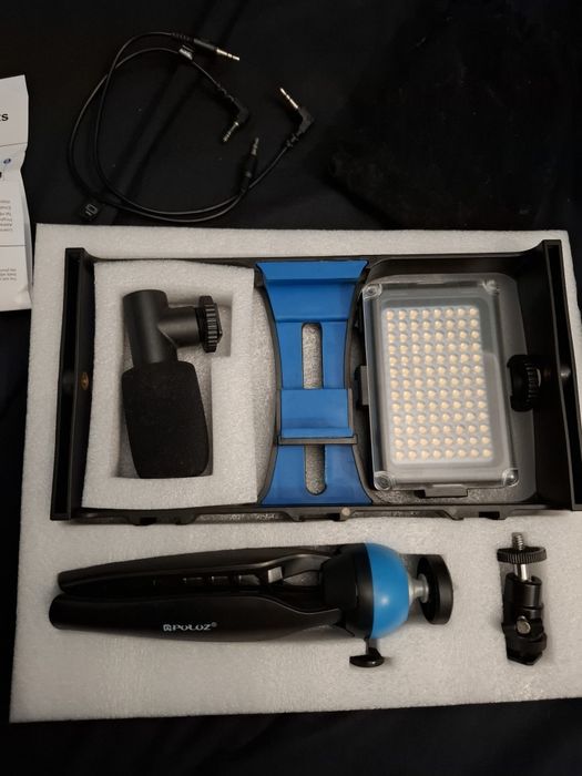 Набір для блогера Puluz PKT3023 4в1 (штатив, тримач, мікрофон, світло)