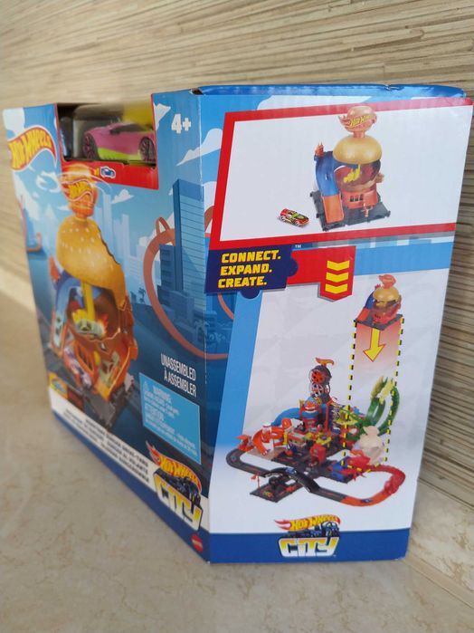 HIT Hot wheels rajdowa burgerownia HW + autko KURIER