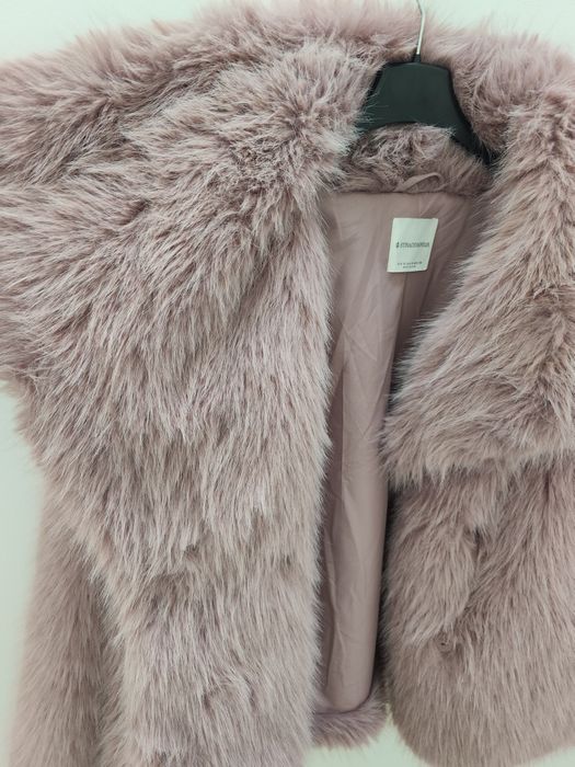 Futerko jagodowe viral Stradivarius s kożuszek
