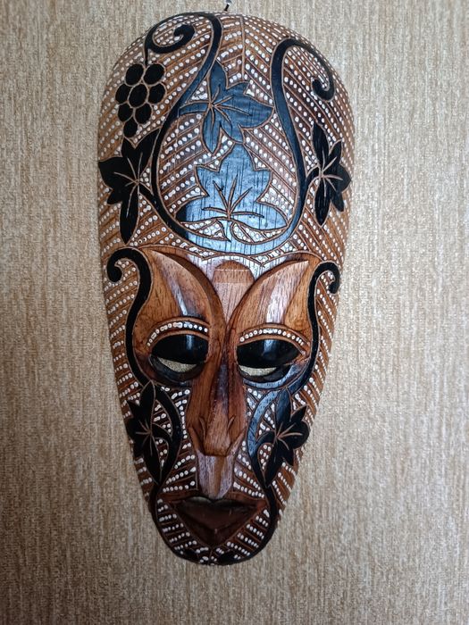 Маска ,дерево різьба