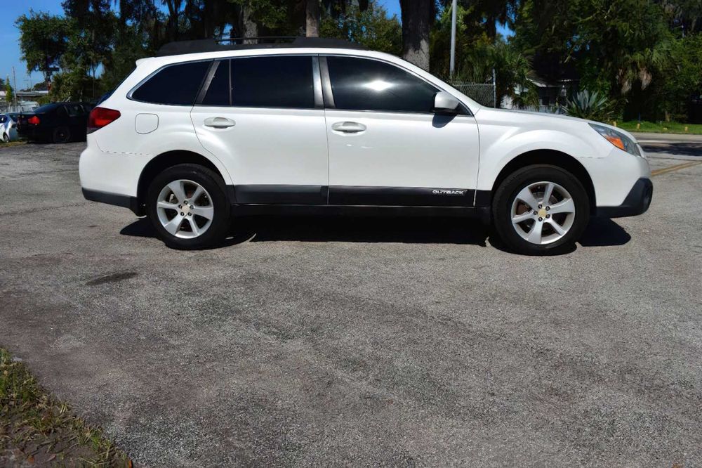 Subaru Outback 2.5i Limited      2013
