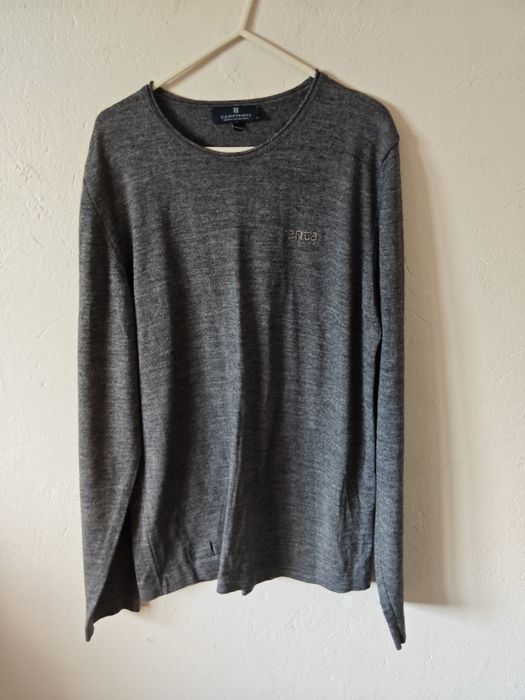 Wełniany sweter męski / wełniana bluza 
roz. L
Uszkodzony na dole