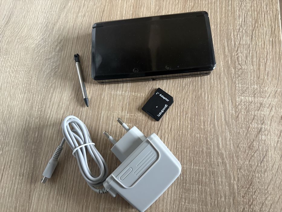 Konsola Nintendo 3DS Cosmos Black + akcesoria CFW Luma
