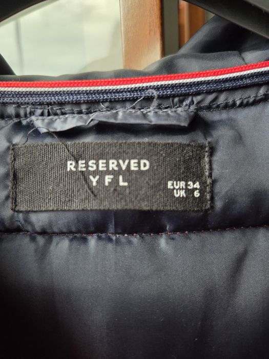 Czerwona kurtka resserved