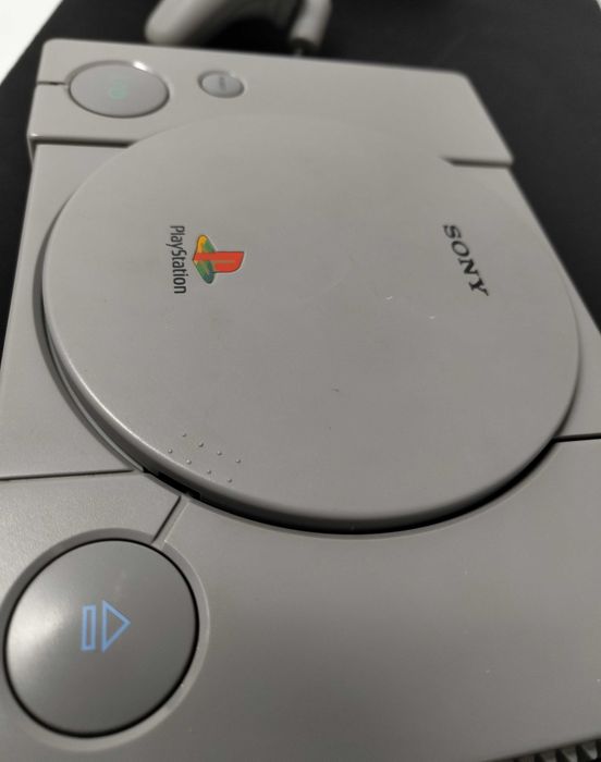 Konsola Sony PS1 z okablowaniem padem i kartą pamięci