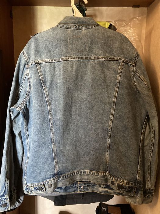 Levis нова куртка