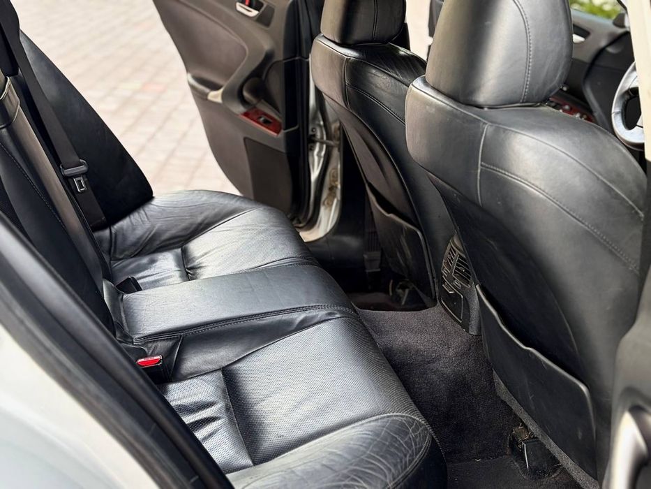 Продам Lexus IS220d
