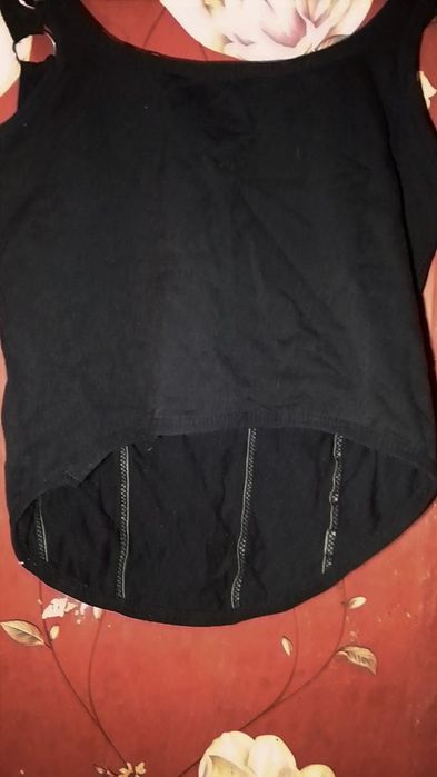 Топ з додатковим пушапом