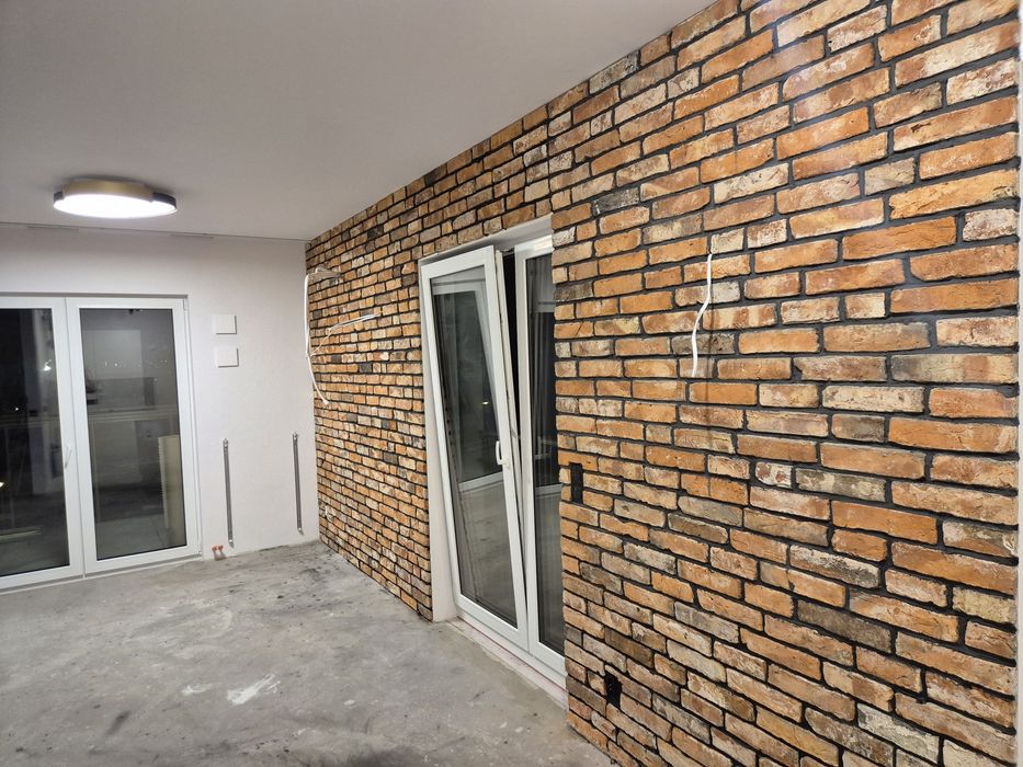 Układanie płytek z cegły, cegła rozbiórkowa, płytki, płytki ceglane.