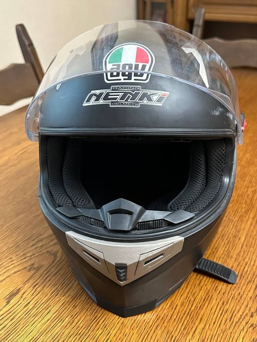 Продам шлєма недорого