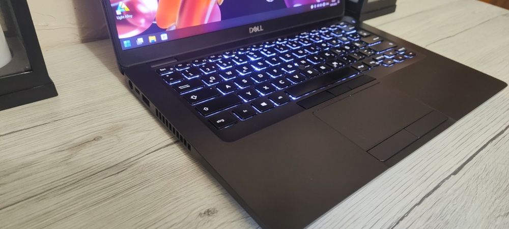 Ультрабук Dell i7-8865U ОЗУ 16Gb/Nvme m2 256Gb/UHD Graphic 620-2Gb