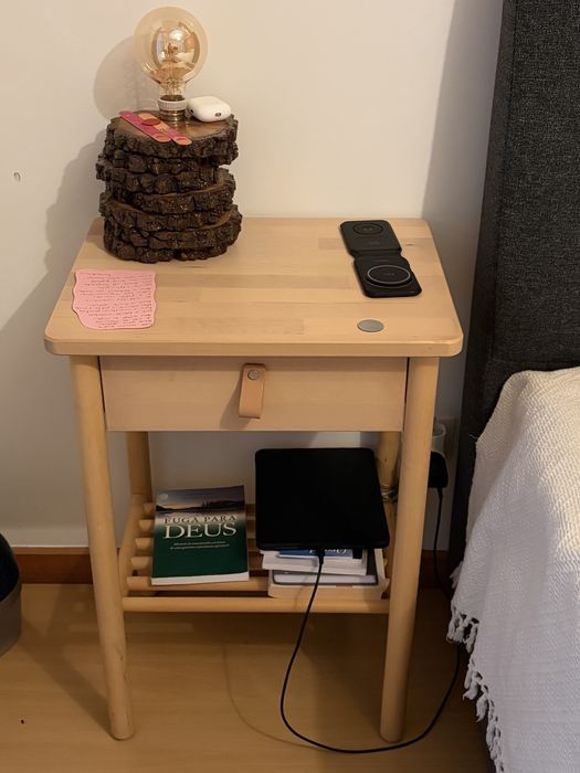 Conjunto comoda e mesas de cabeceira IKEA BJORKSNAS