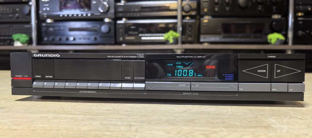 Тюнер Grundig T8200