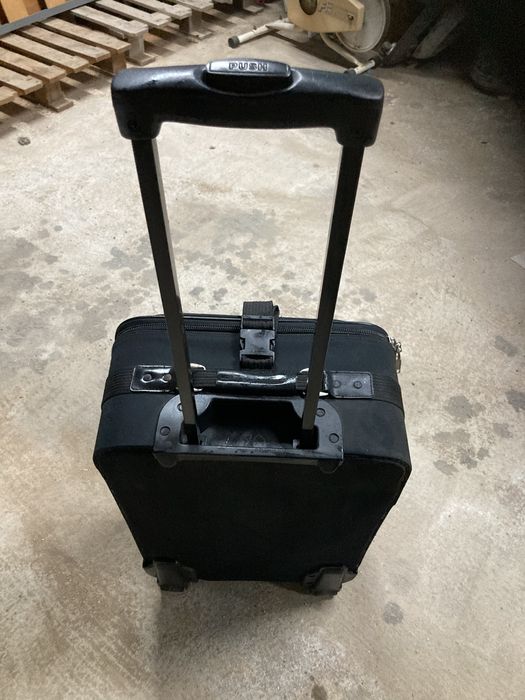 Mala de viagem em bom estado  de cabine com rodas puxador