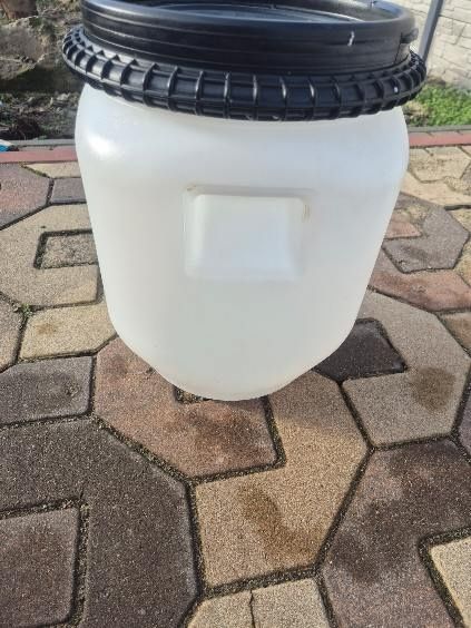 Sprzedam beczki plastikowe 20l