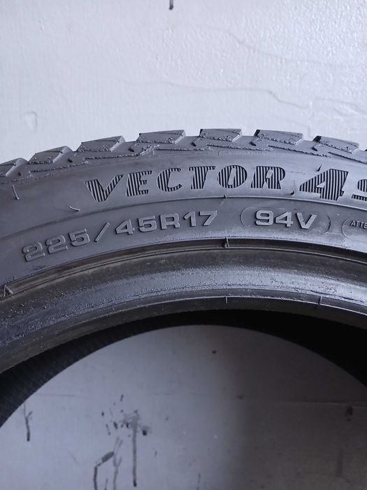 Opona wielosezonowa Good Year Vector 4 Season 225/45/17