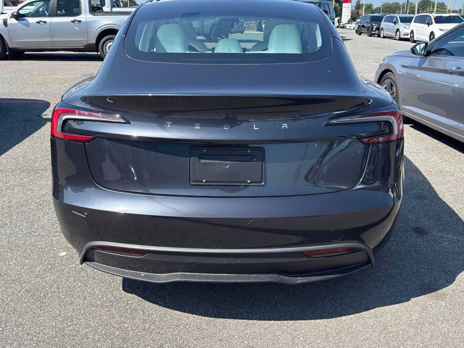 Tesla Model 3 Long Range      2025