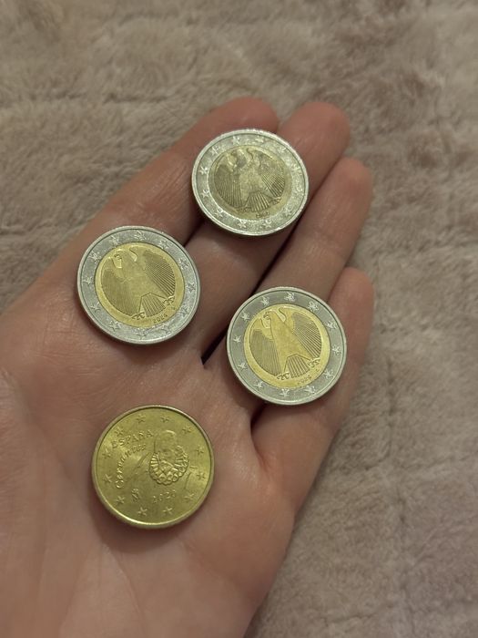 Монетки 2 євро і 50 центів