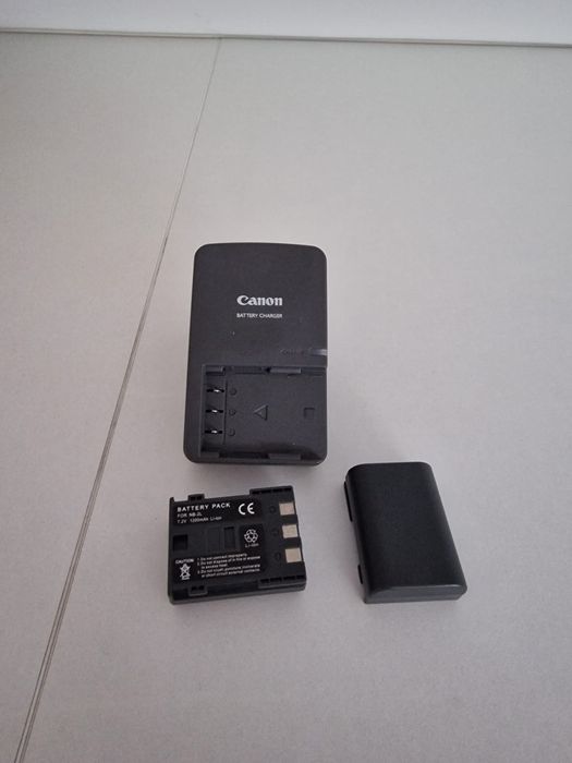 Câmara Canon EOS 350D com lente EFS 18-55mm