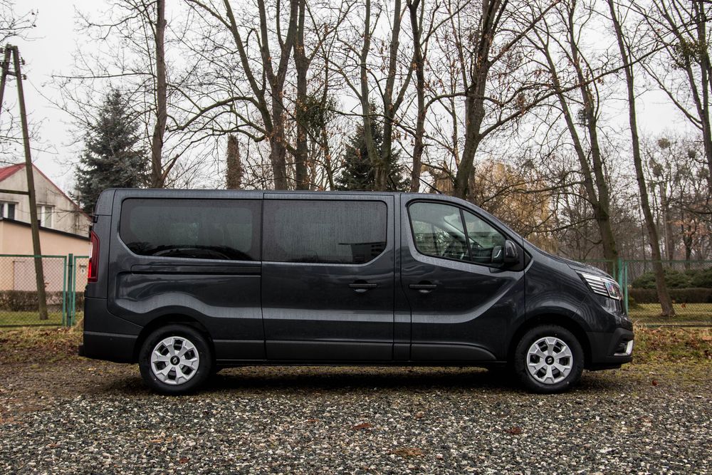 Wynajem busa busów 9 os. LONG - GRODKÓW