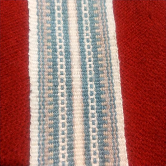 З овечої вовни ткані крайки.